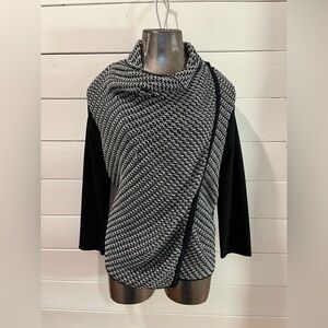 🖤 RW&CO – Textured Knit Drape-Front Top – Size M